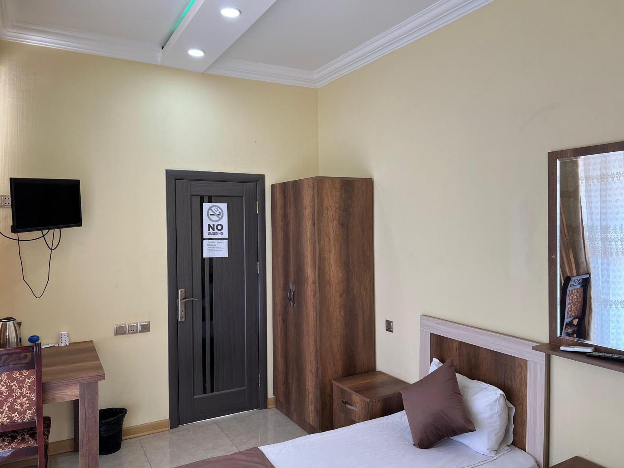 Rahat Hotel 占贾 外观 照片