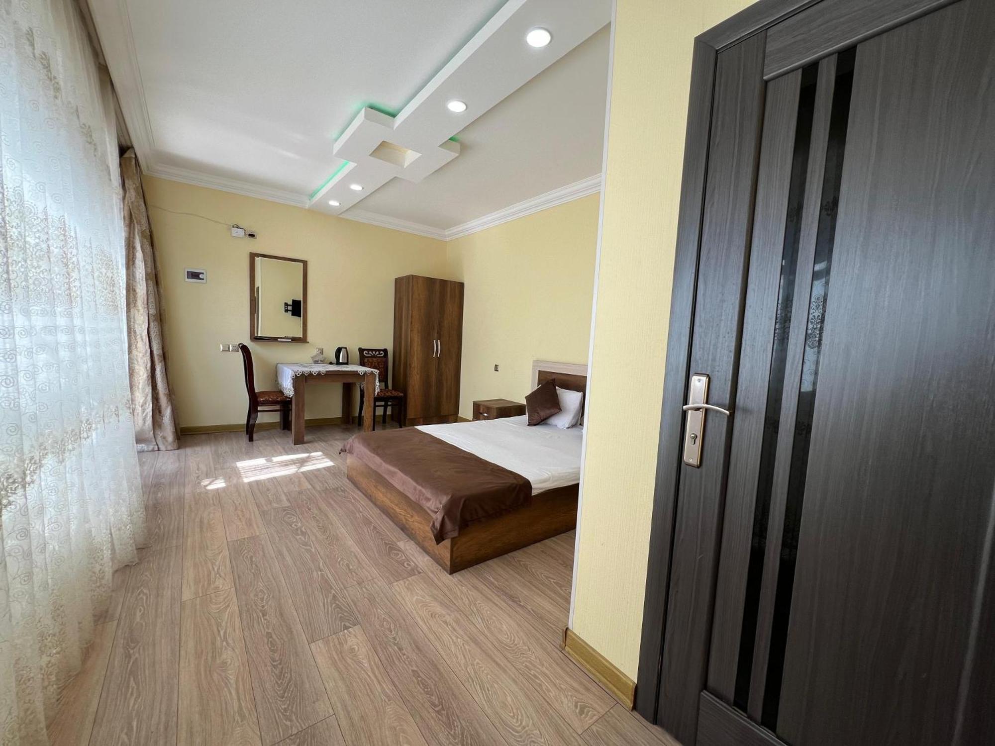 Rahat Hotel 占贾 外观 照片