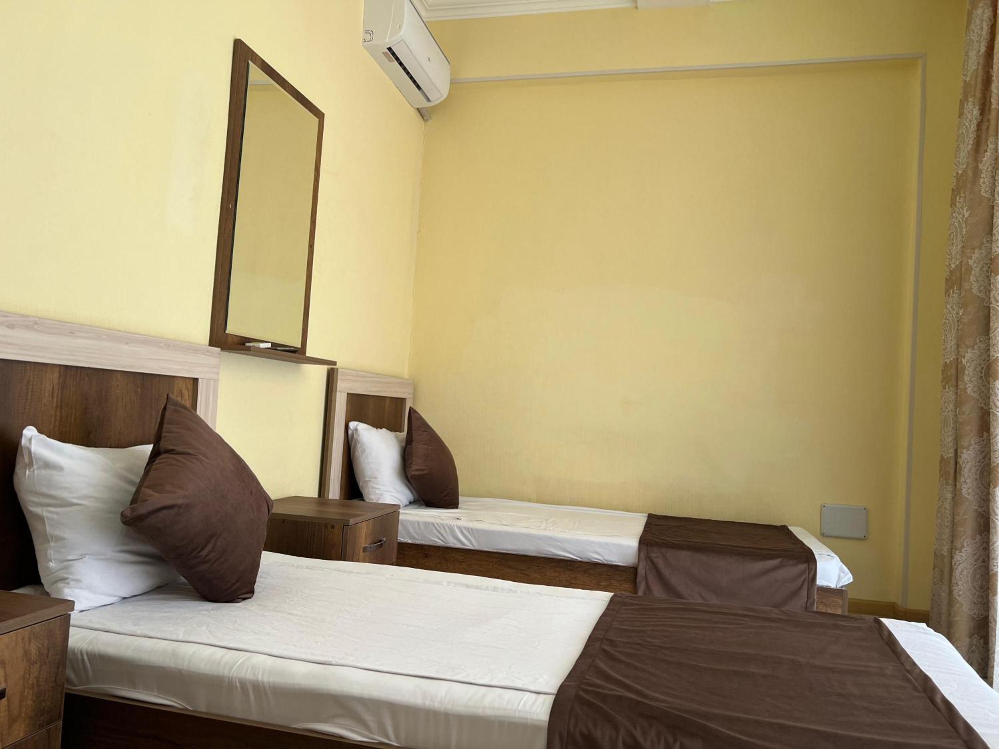 Rahat Hotel 占贾 外观 照片