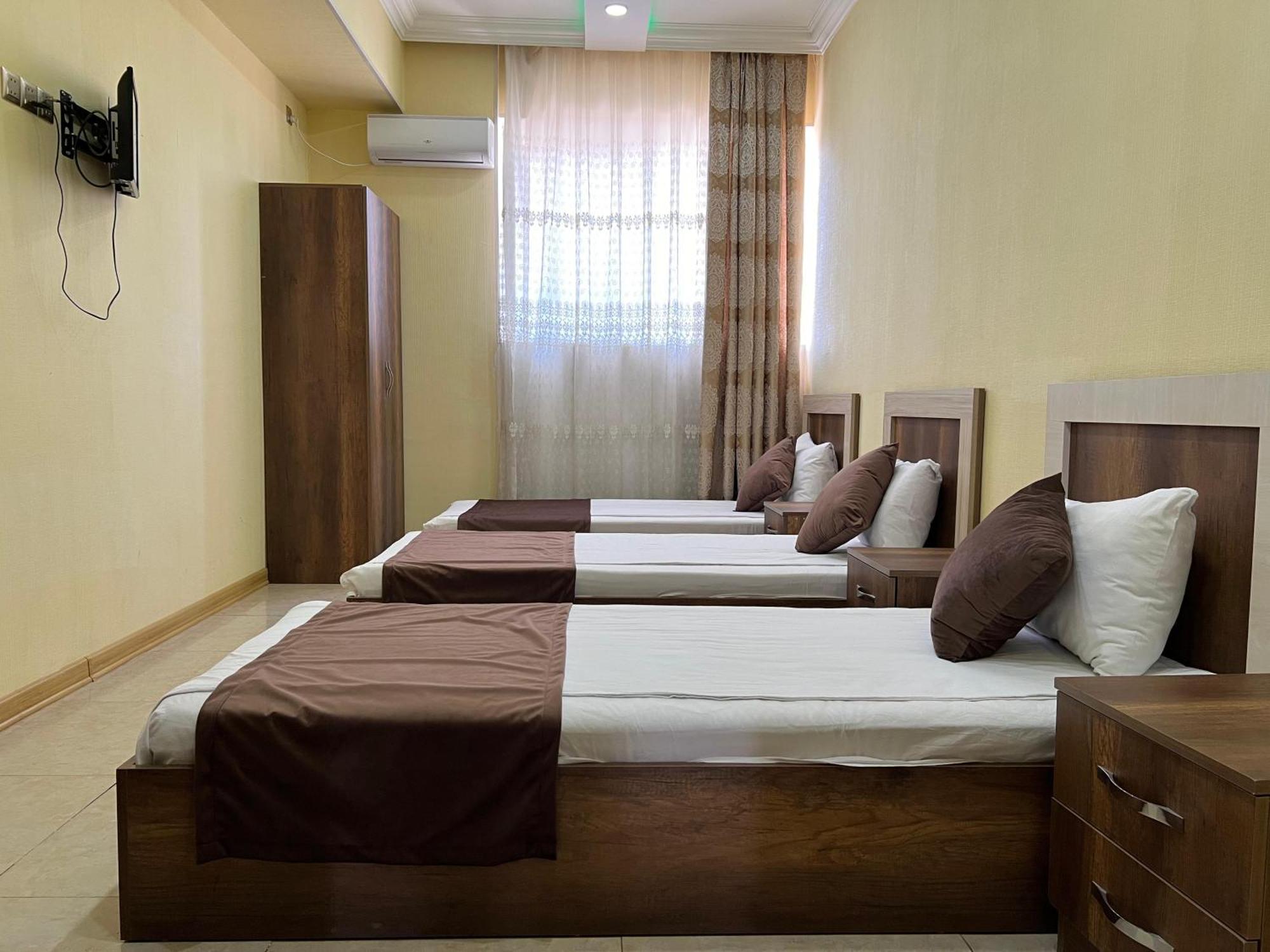 Rahat Hotel 占贾 外观 照片