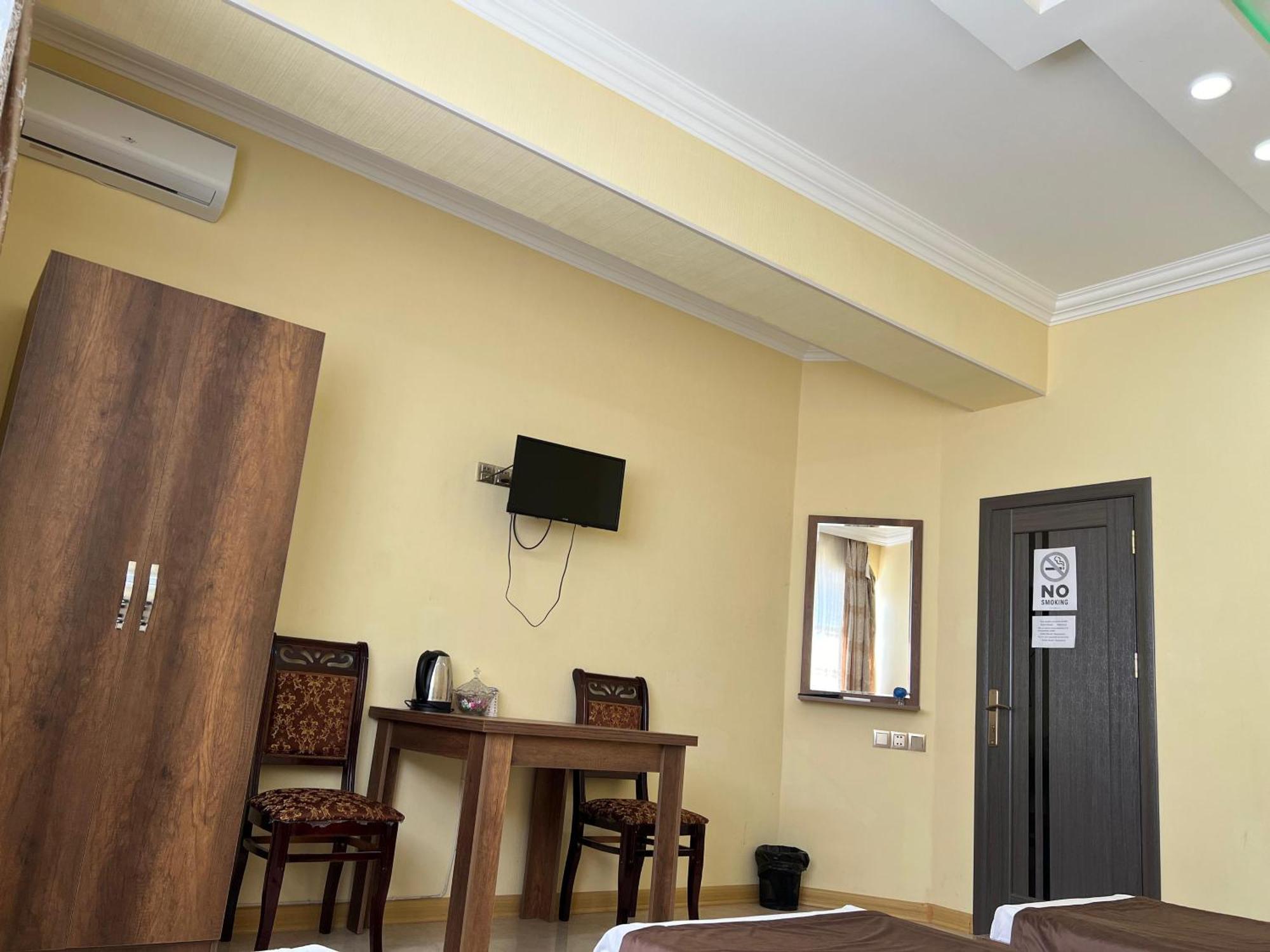 Rahat Hotel 占贾 外观 照片